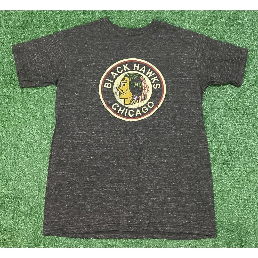 Fanatics NHL Chicago Blackhawks gray short sleeve shirt size Mens Medium